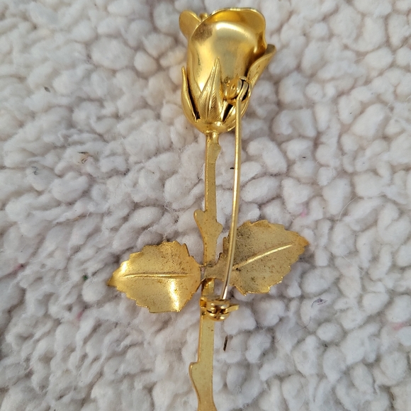Vintage Goldtone Plated Rose Brooch Pin with Leaves - Picture 4 of 6